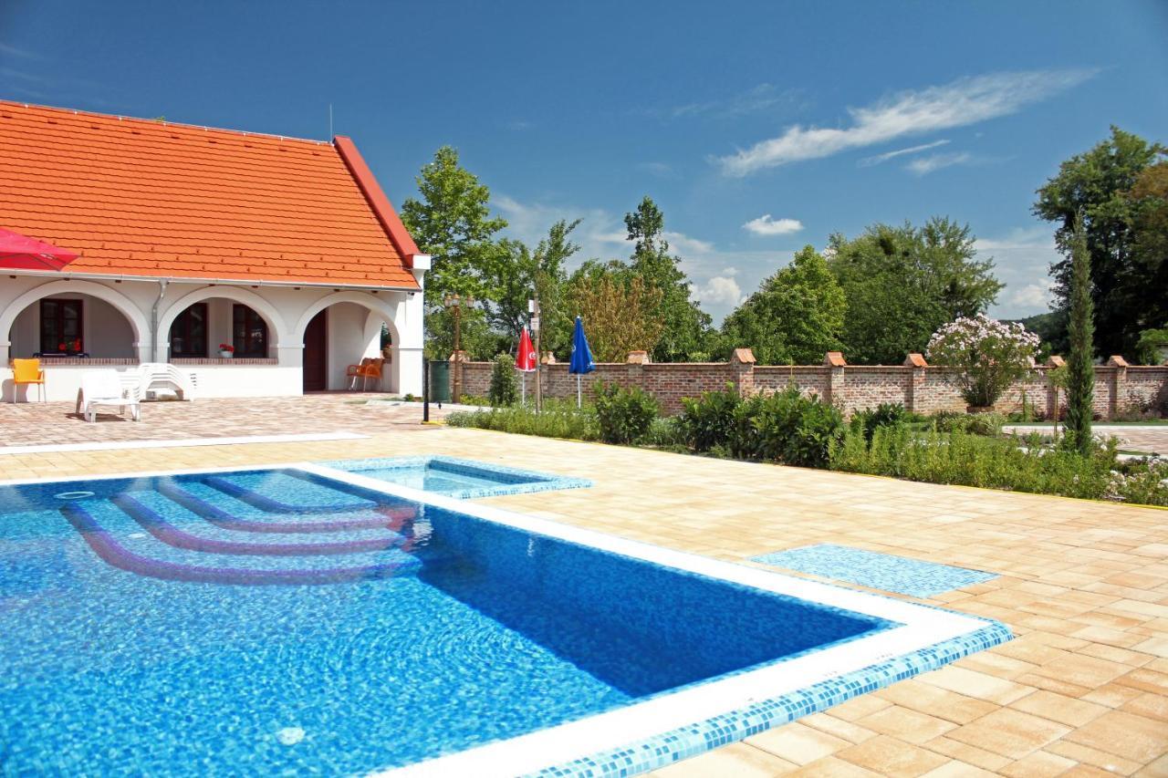Margareta Panzio Hotel Horvatzsidany Exterior photo